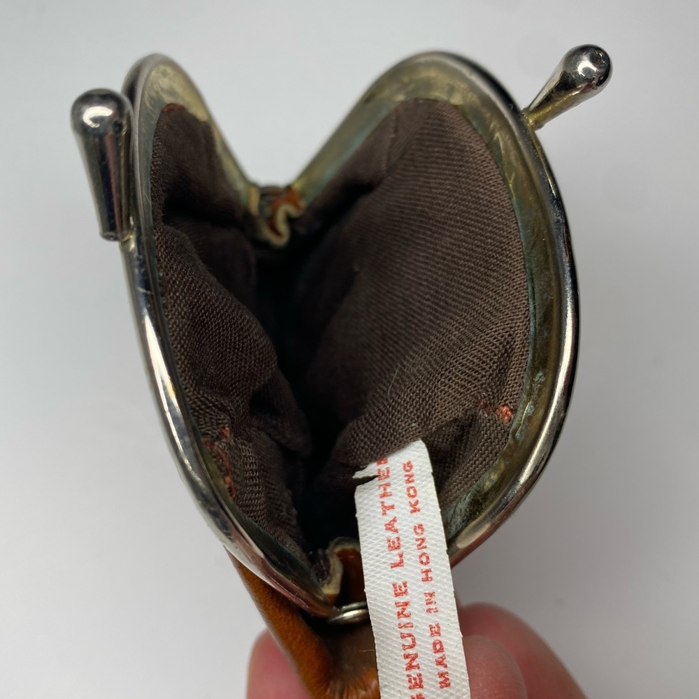 Vintage Brown Leather Coin Purse with Distinct Kiss Lock - Picture 5 of 8